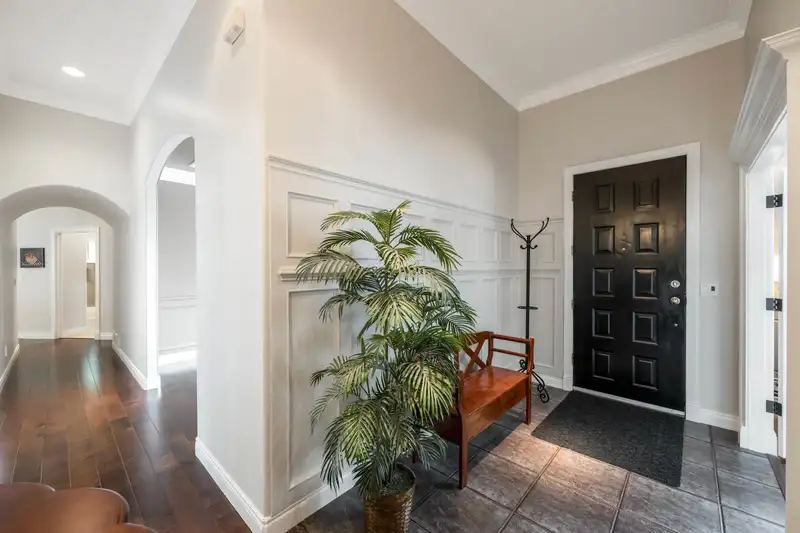 16683 77 AVENUE - photo 4 of 40