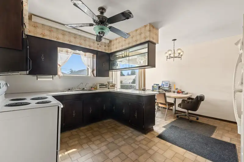 1266 E KING EDWARD AVENUE - photo 2 of 22