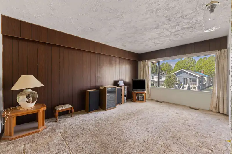 1266 E KING EDWARD AVENUE - photo 3 of 22