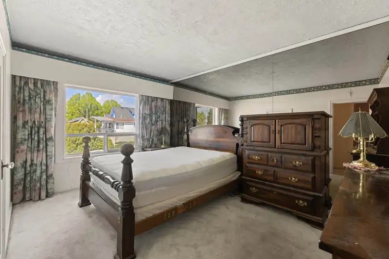 1266 E KING EDWARD AVENUE - photo 4 of 22