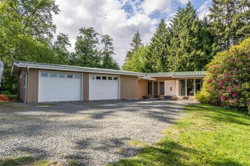 22340 88 AVENUE - photo 3 of 32