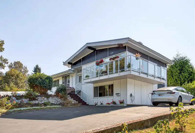 11906 100 AVENUE - photo 3 of 39