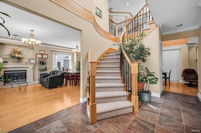 648 E 3RD STREET - photo 3 of 40