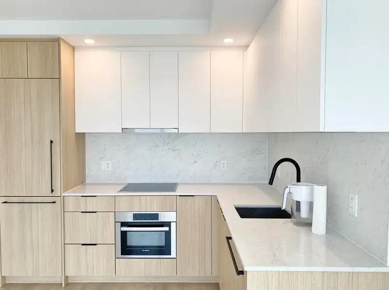 1511 13685 102 AVENUE - photo 4 of 33
