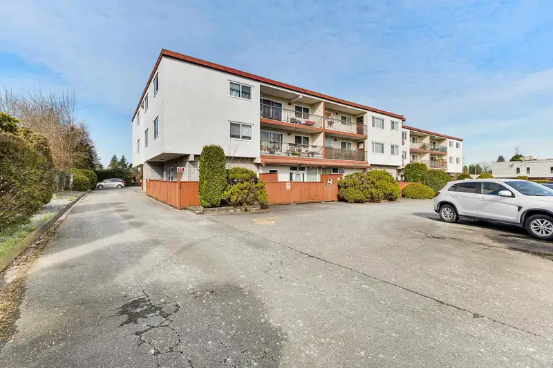 205 3043 270 STREET - photo 2 of 26