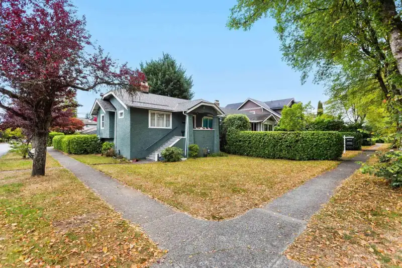 3895 W 20TH AVENUE - photo 1 of 12
