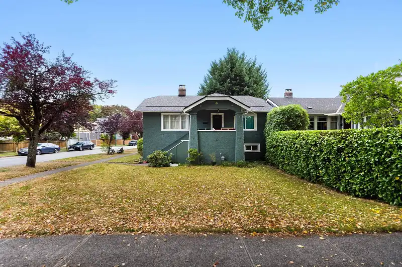 3895 W 20TH AVENUE - photo 3 of 12