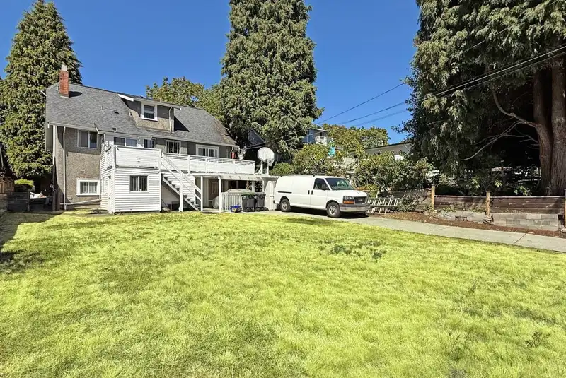 3072 W 28TH AVENUE - photo 2 of 6