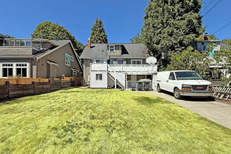 3072 W 28TH AVENUE - photo 3 of 6