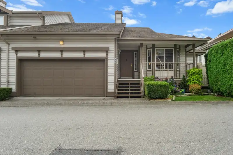 42 20222 96 AVENUE - photo 1 of 39
