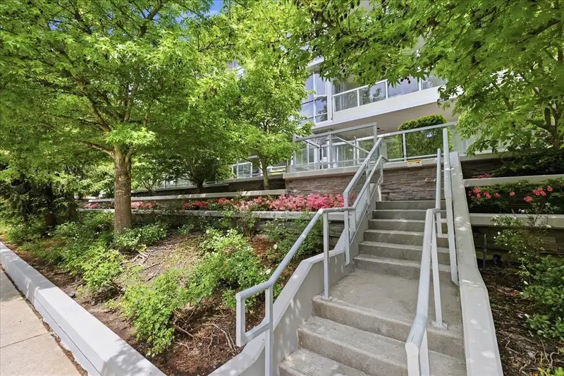 126 9373 HEMLOCK DRIVE - photo 2 of 24