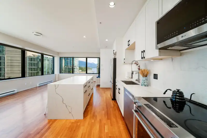 502 1333 W GEORGIA STREET - photo 2 of 28