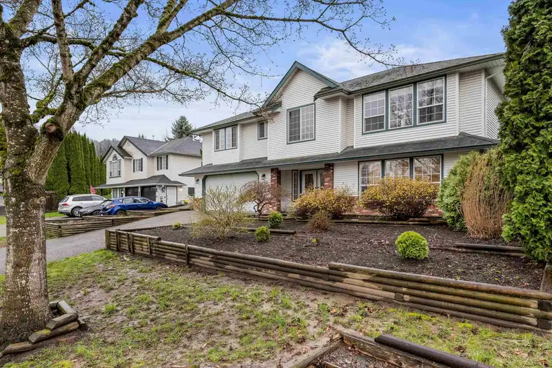 5642 THORNHILL STREET - photo 1 of 40