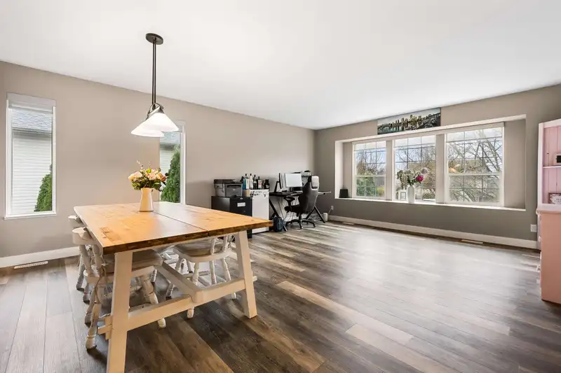 5642 THORNHILL STREET - photo 2 of 40