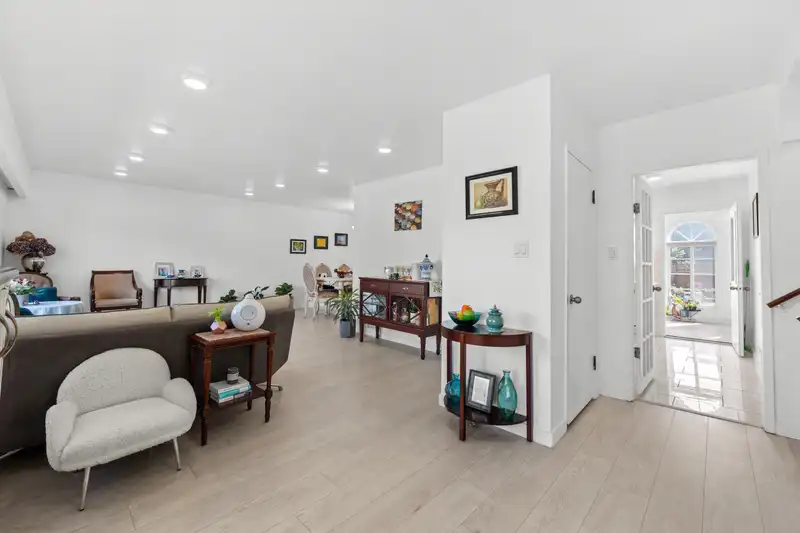 4194 CHERRYWOOD CRESCENT - photo 4 of 18