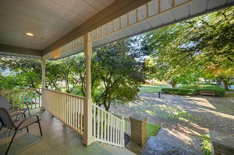 21634 MURRAY'S CRESCENT - photo 3 of 40