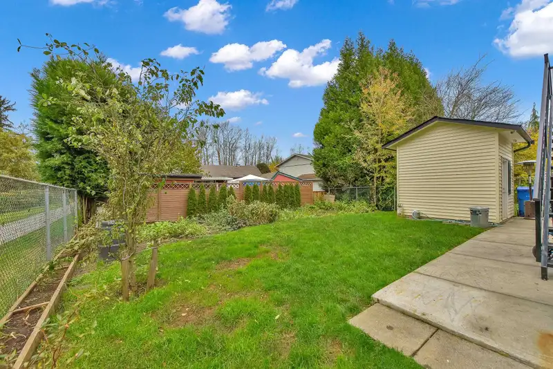 20703 51B AVENUE - photo 4 of 40