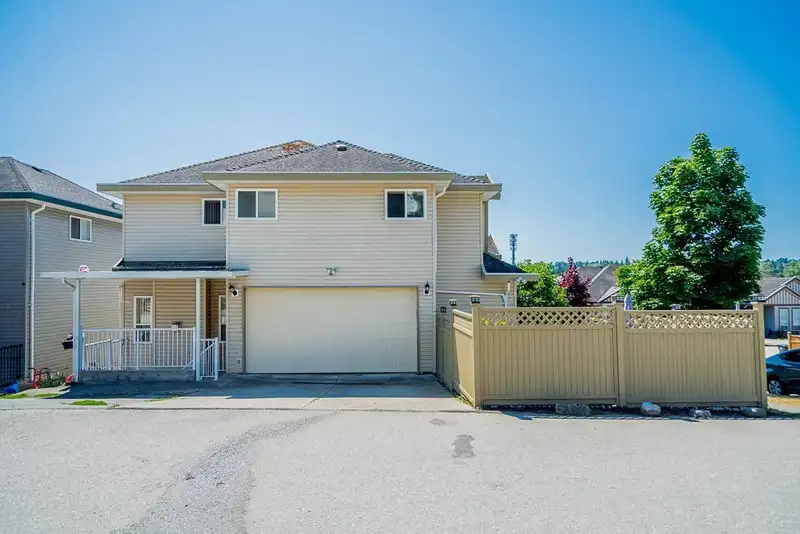14605 67B AVENUE - photo 3 of 5
