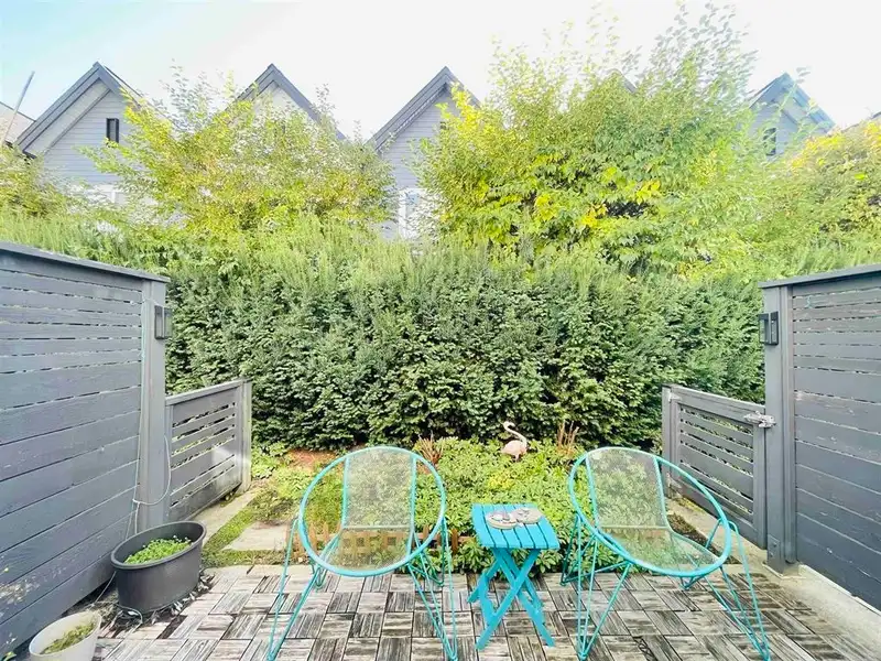35 6868 BURLINGTON AVENUE - photo 4 of 33