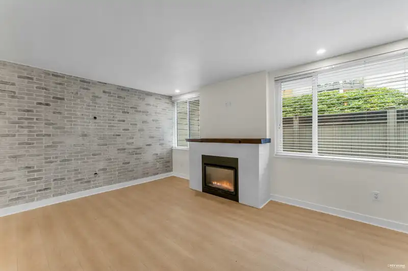 110 15282 19 AVENUE - photo 2 of 32