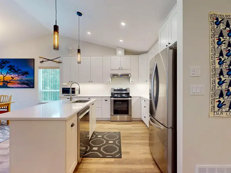 7808 EAGLE DRIVE - photo 1 of 40