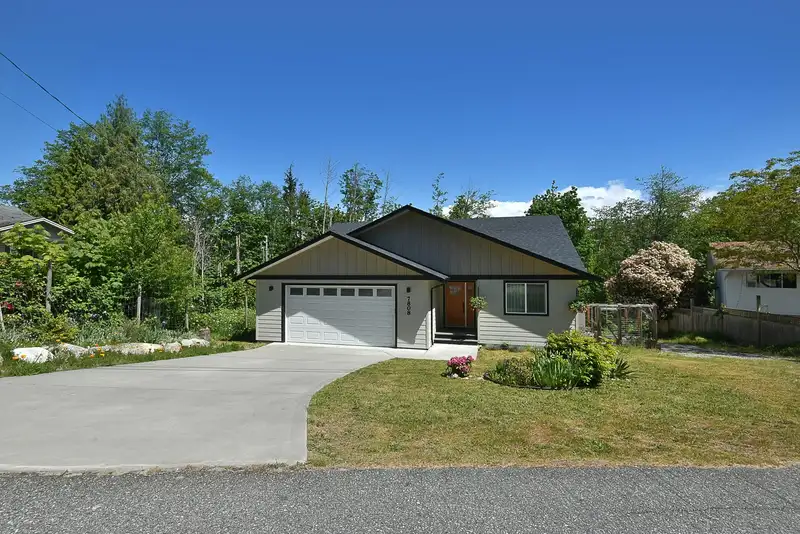 7808 EAGLE DRIVE - photo 2 of 40