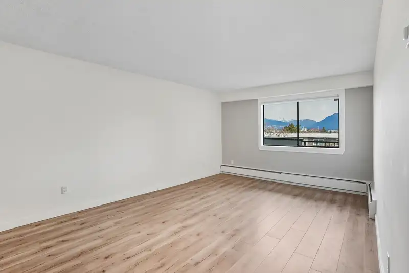 329 710 E 6TH AVENUE - photo 2 of 38