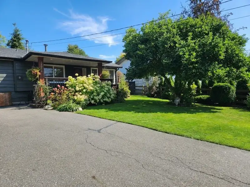 12082 261 STREET - photo 3 of 40