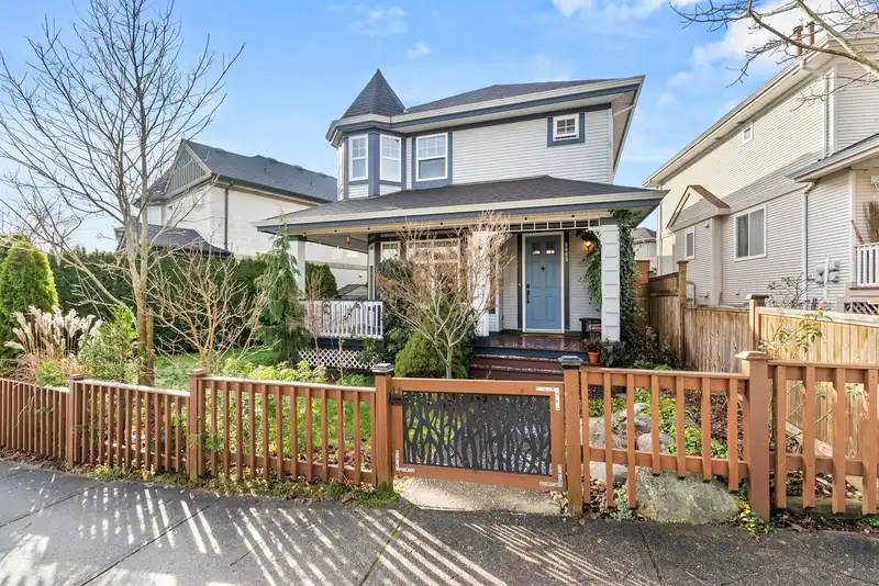 5665 149 STREET - photo 2 of 40