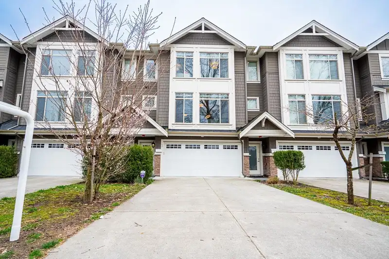3 3126 WELLINGTON STREET - photo 1 of 8