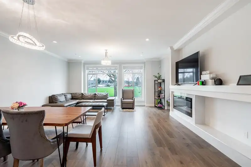 3 3126 WELLINGTON STREET - photo 2 of 8