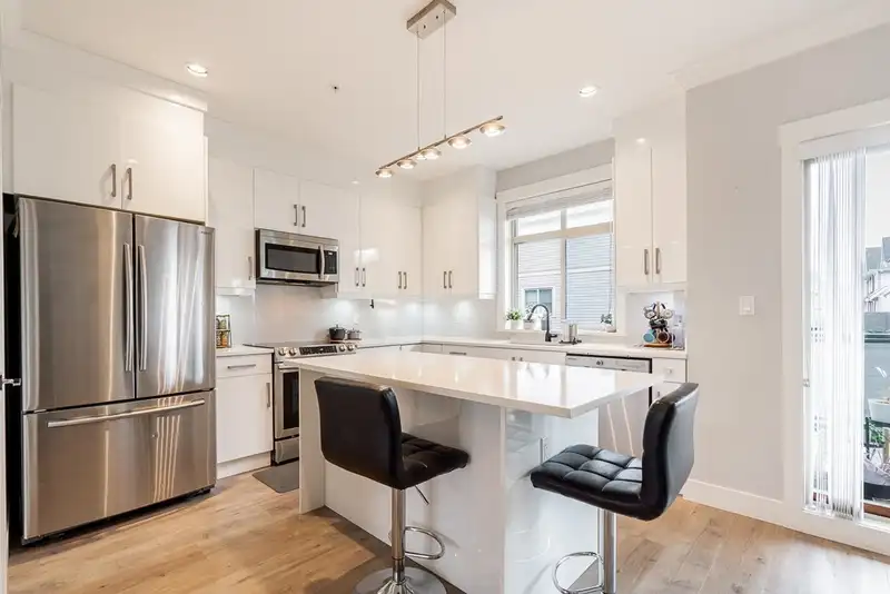 3 3126 WELLINGTON STREET - photo 3 of 8