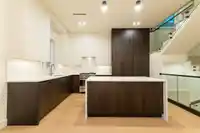 2 773 E 61ST AVENUE - thumbnail 3
