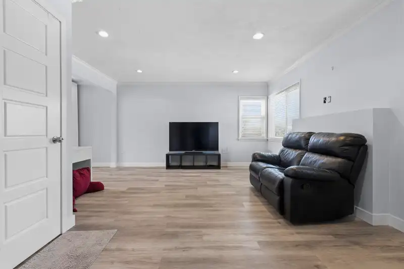 45 RENFREW STREET - photo 3 of 27