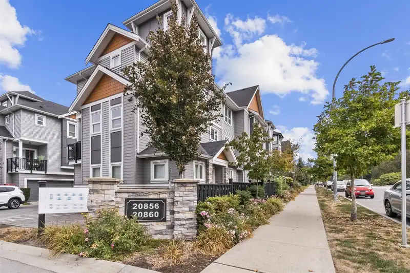 9 20856 76 AVENUE - photo 1 of 26