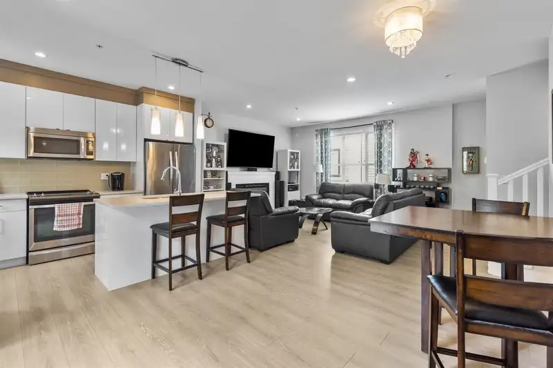 9 20856 76 AVENUE - photo 3 of 26