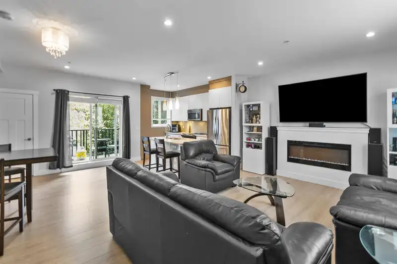 9 20856 76 AVENUE - photo 4 of 26