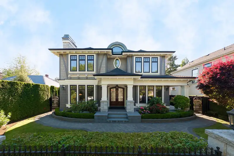 6869 SELKIRK STREET - photo 1 of 40