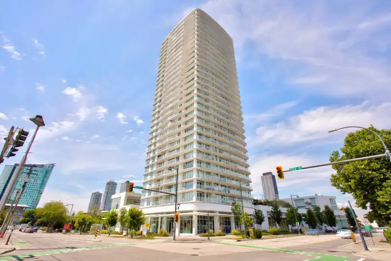 2705 13685 102 AVENUE - photo 1 of 40