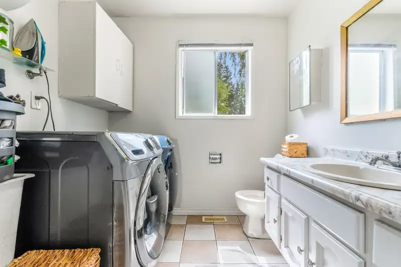 23338 56 AVENUE - photo 2 of 40