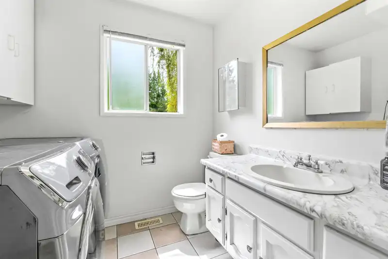 23338 56 AVENUE - photo 4 of 40