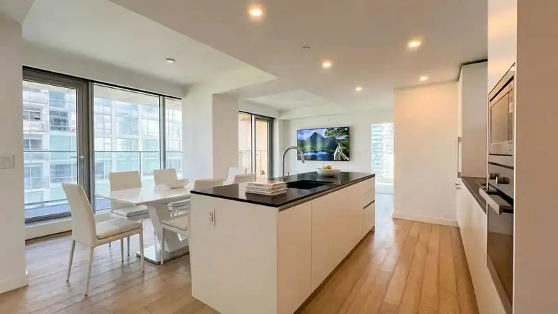 3007 1480 HOWE STREET - photo 2 of 27
