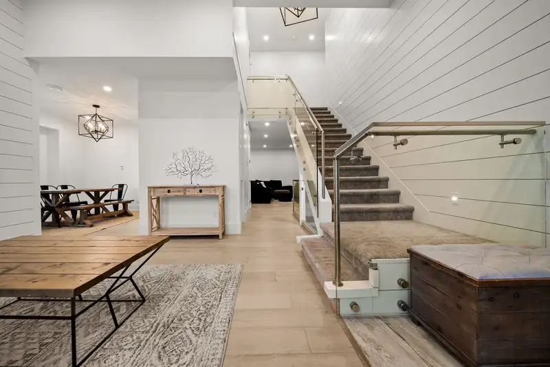 16466 103 AVENUE - photo 2 of 40