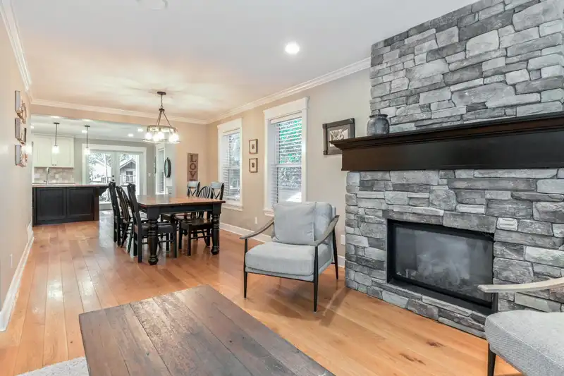 20928 43A AVENUE - photo 4 of 35