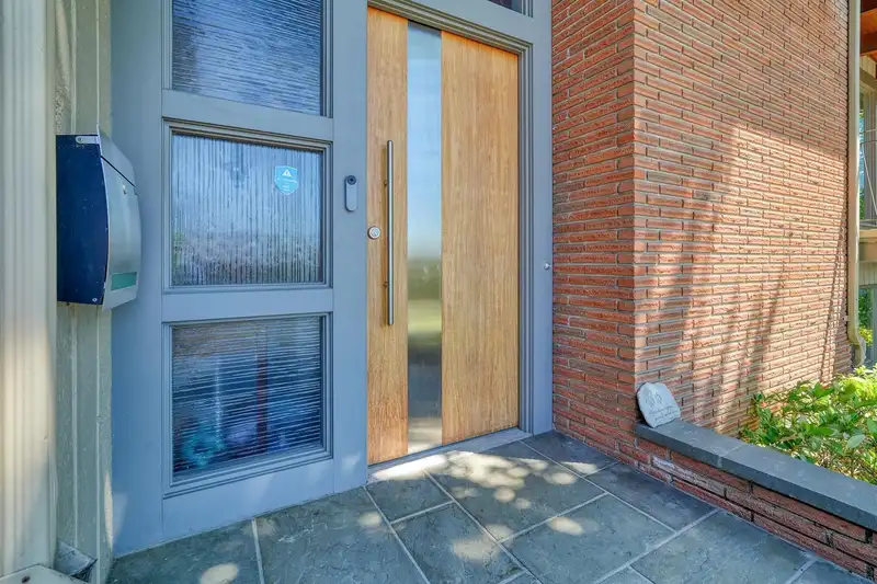 821 JACKSON CRESCENT - photo 4 of 40