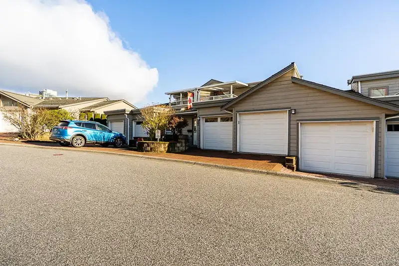 37 323 GOVERNORS COURT - photo 2 of 33