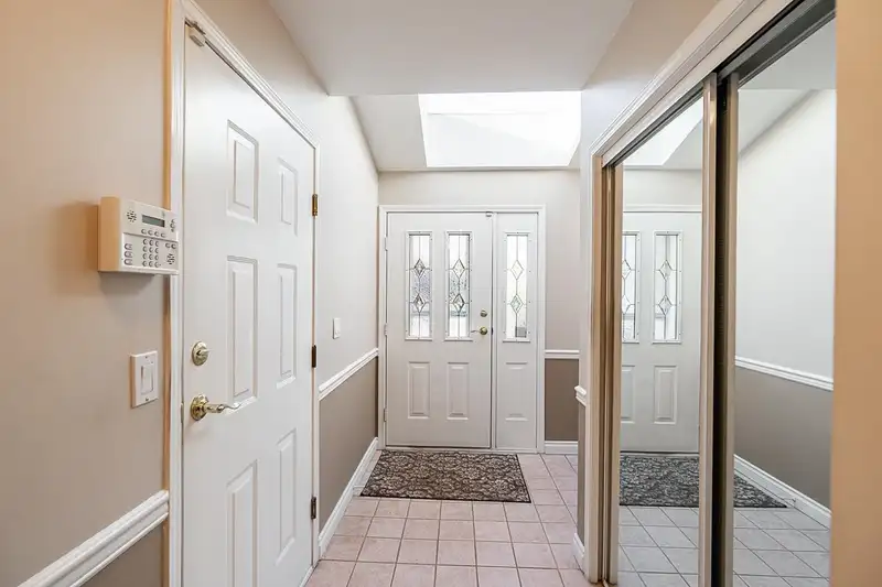 37 323 GOVERNORS COURT - photo 3 of 33