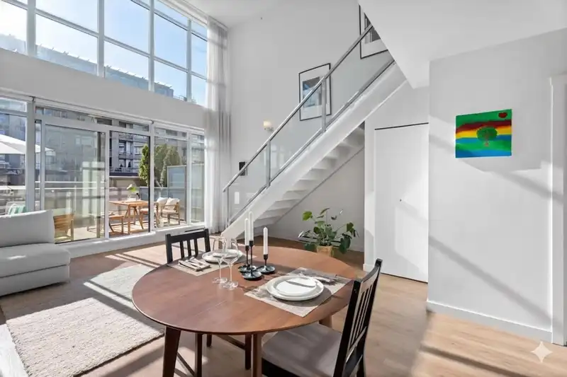 310 429 W 2ND AVENUE - photo 4 of 27
