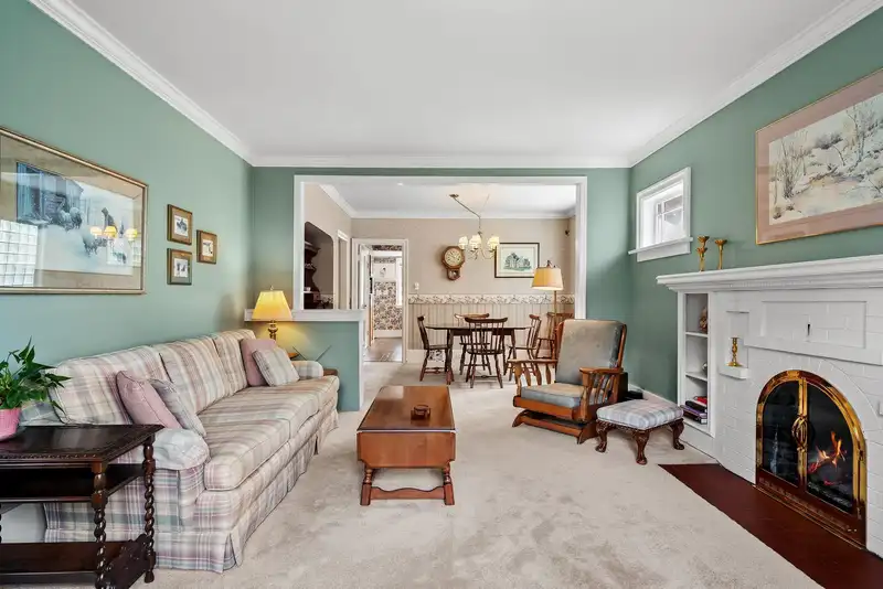 3692 W 19TH AVENUE - photo 4 of 33