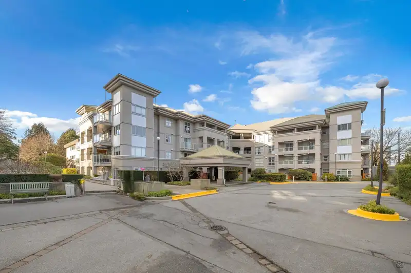 206 10533 UNIVERSITY DRIVE - photo 2 of 22